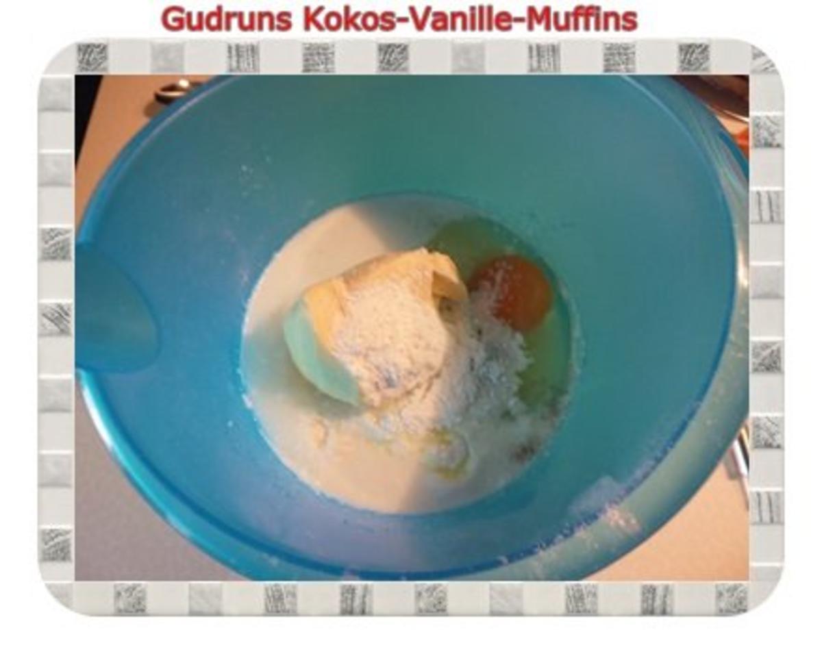 Muffins: Kokos-Vanille-Muffins gefüllt mit Sultaninen - Rezept - Bild Nr. 8