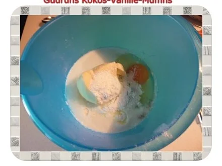 Rezept: Muffins: Kokos-Vanille-Muffins gefüllt mit Sultaninen Bild Nr. 8 Muffins: Kokos-Vanille-Muffins gefüllt mit Sultaninen - Rezept - Bild Nr. 8