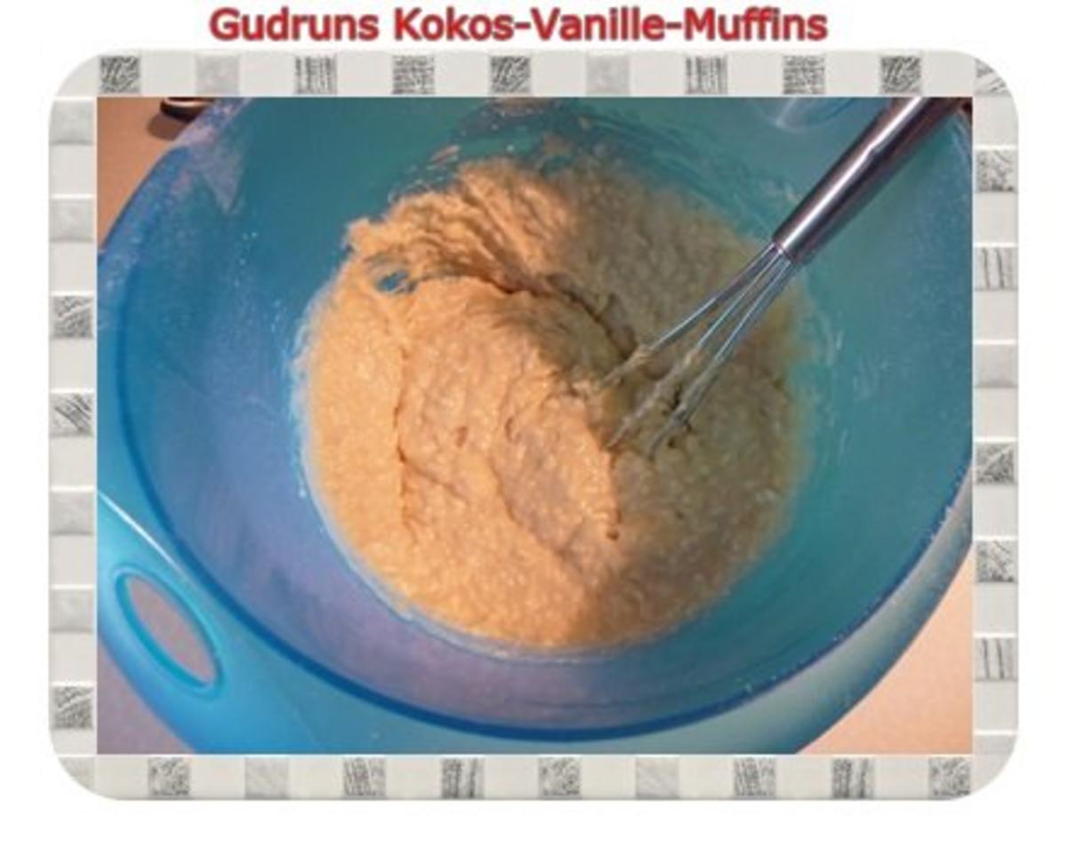 Muffins: Kokos-Vanille-Muffins gefüllt mit Sultaninen - Rezept - Bild Nr. 9