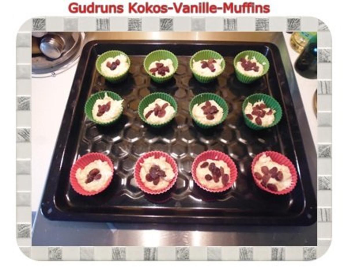 Muffins: Kokos-Vanille-Muffins gefüllt mit Sultaninen - Rezept - Bild Nr. 10