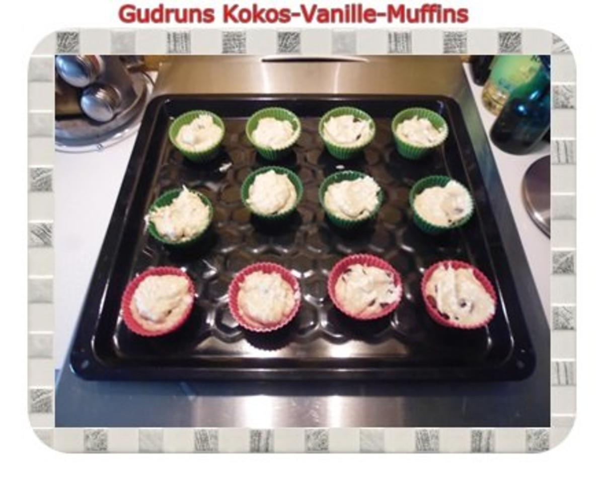 Muffins: Kokos-Vanille-Muffins gefüllt mit Sultaninen - Rezept - Bild Nr. 11