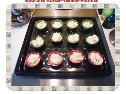 Rezept: Muffins: Kokos-Vanille-Muffins gefüllt mit Sultaninen Bild Nr. 11 Muffins: Kokos-Vanille-Muffins gefüllt mit Sultaninen - Rezept - Bild Nr. 11