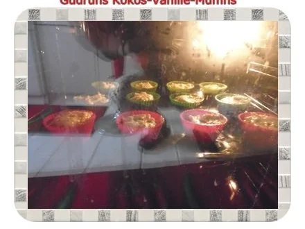 Rezept: Muffins: Kokos-Vanille-Muffins gefüllt mit Sultaninen Bild Nr. 12 Muffins: Kokos-Vanille-Muffins gefüllt mit Sultaninen - Rezept - Bild Nr. 12
