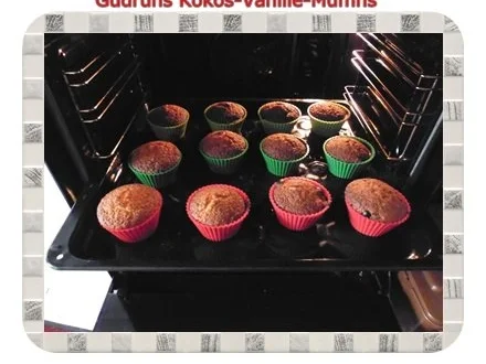 Rezept: Muffins: Kokos-Vanille-Muffins gefüllt mit Sultaninen Bild Nr. 13 Muffins: Kokos-Vanille-Muffins gefüllt mit Sultaninen - Rezept - Bild Nr. 13