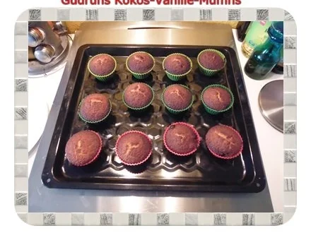Rezept: Muffins: Kokos-Vanille-Muffins gefüllt mit Sultaninen Bild Nr. 14 Muffins: Kokos-Vanille-Muffins gefüllt mit Sultaninen - Rezept - Bild Nr. 14