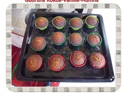 Rezept: Muffins: Kokos-Vanille-Muffins gefüllt mit Sultaninen Bild Nr. 15 Muffins: Kokos-Vanille-Muffins gefüllt mit Sultaninen - Rezept - Bild Nr. 15