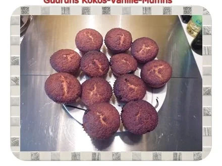 Rezept: Muffins: Kokos-Vanille-Muffins gefüllt mit Sultaninen Bild Nr. 16 Muffins: Kokos-Vanille-Muffins gefüllt mit Sultaninen - Rezept - Bild Nr. 16