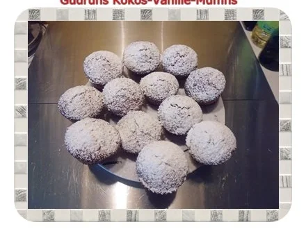 Rezept: Muffins: Kokos-Vanille-Muffins gefüllt mit Sultaninen Bild Nr. 17 Muffins: Kokos-Vanille-Muffins gefüllt mit Sultaninen - Rezept - Bild Nr. 17