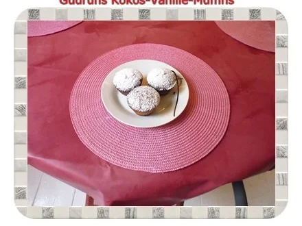 Rezept: Muffins: Kokos-Vanille-Muffins gefüllt mit Sultaninen Bild Nr. 18 Muffins: Kokos-Vanille-Muffins gefüllt mit Sultaninen - Rezept - Bild Nr. 18