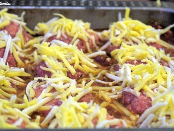 Rezept: Mit Bergkäse überbackene Hackbällchen auf Tomaten-Champignon-Sugo Bild Nr. 13 Mit Bergkäse überbackene Hackbällchen auf Tomaten-Champignon-Sugo - Rezept - Bild Nr. 13