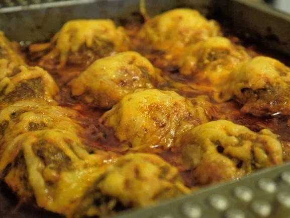 Rezept: Mit Bergkäse überbackene Hackbällchen auf Tomaten-Champignon-Sugo Bild Nr. 14 Mit Bergkäse überbackene Hackbällchen auf Tomaten-Champignon-Sugo - Rezept - Bild Nr. 14