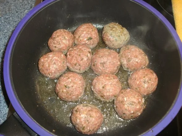 Rezept: Köttbullar mit Champignon-Rahmsoße Bild Nr. 3 Köttbullar mit Champignon-Rahmsoße - Rezept - Bild Nr. 3