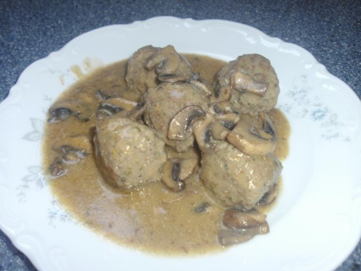 Bilder für Köttbullar mit Champignon-Rahmsoße - Rezept