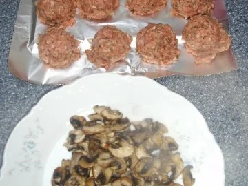 Rezept: Köttbullar mit Champignon-Rahmsoße Bild Nr. 2 Köttbullar mit Champignon-Rahmsoße - Rezept - Bild Nr. 2