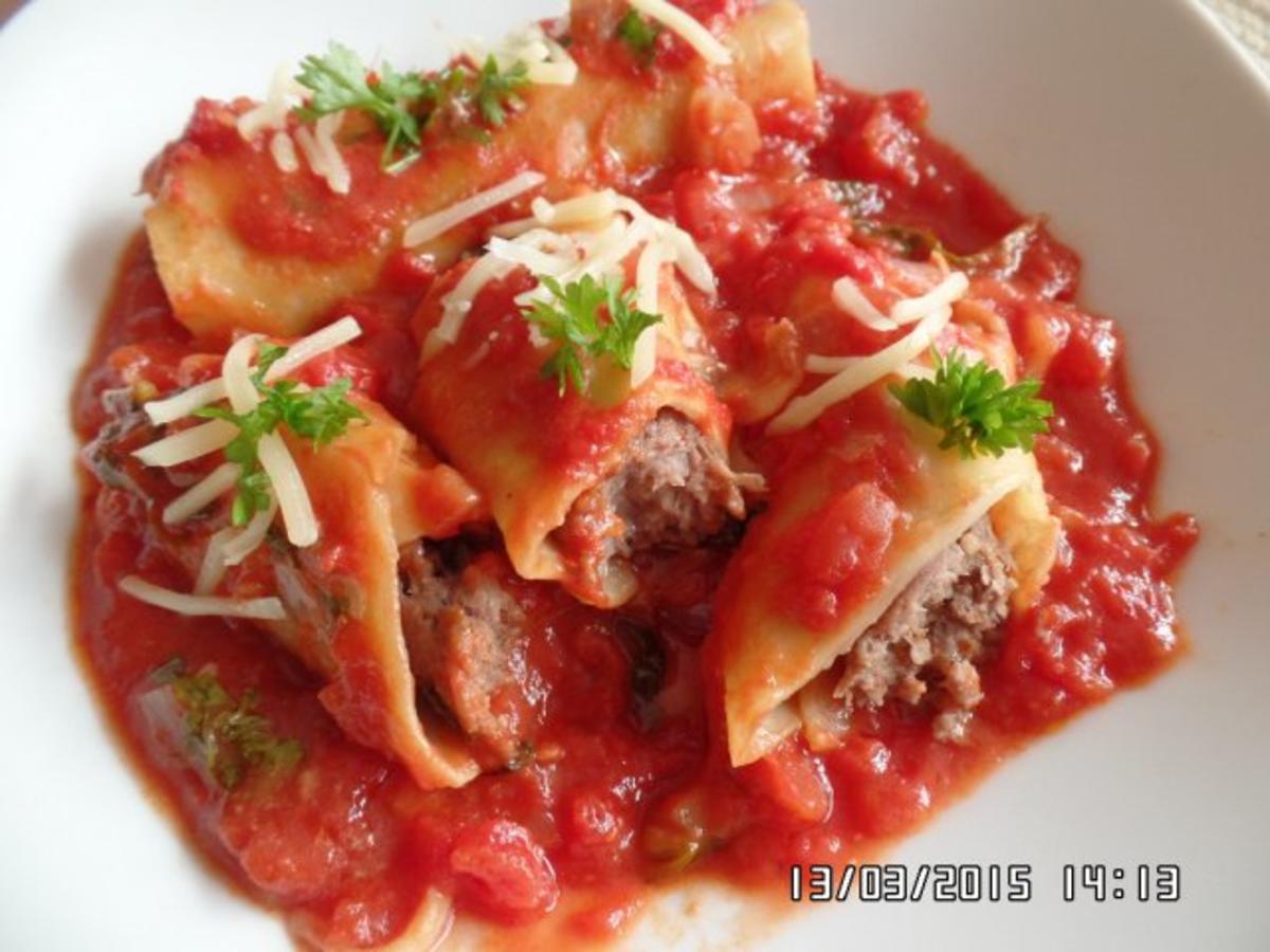 Cannelloni in pikanter Tomaten-Soße - Rezept - kochbar.de