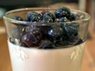Orangenblütenquark mit marinierten Heidelbeeren - Rezept