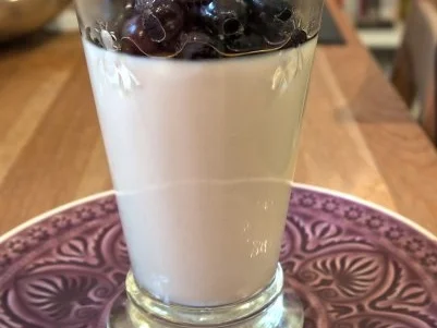 Orangenblütenquark mit marinierten Heidelbeeren - Rezept - Bild Nr. 2