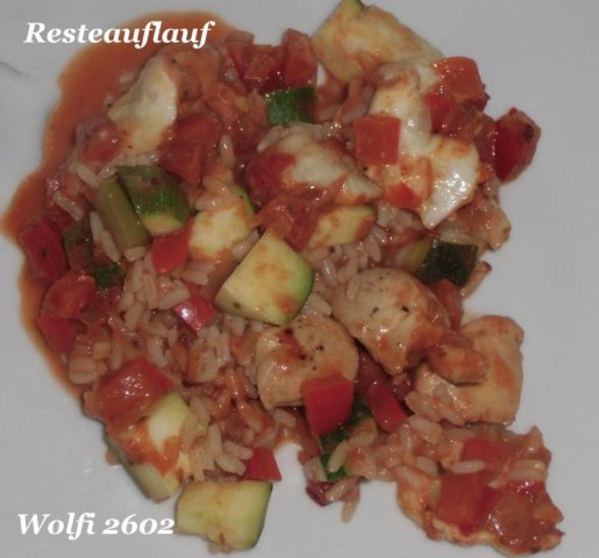 Huhn : Resteauflauf mit Hühnerinnenfilet, Paprika, Zucchini, Tomate, Zwiebel, Mozzarella - Rezept - Bild Nr. 2
