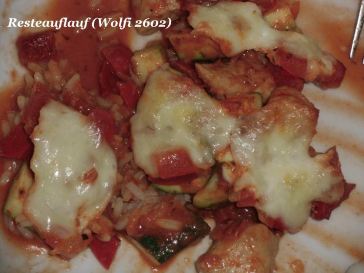 Huhn : Resteauflauf mit Hühnerinnenfilet, Paprika, Zucchini, Tomate, Zwiebel, Mozzarella - Rezept - Bild Nr. 5