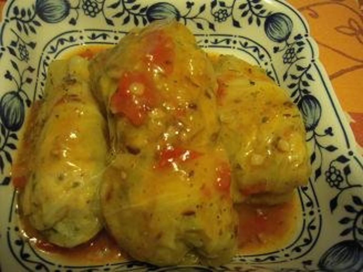 Kohlrouladen aus Spitzkohl mit geschmorten Tomaten und Kartoffelpürree ...