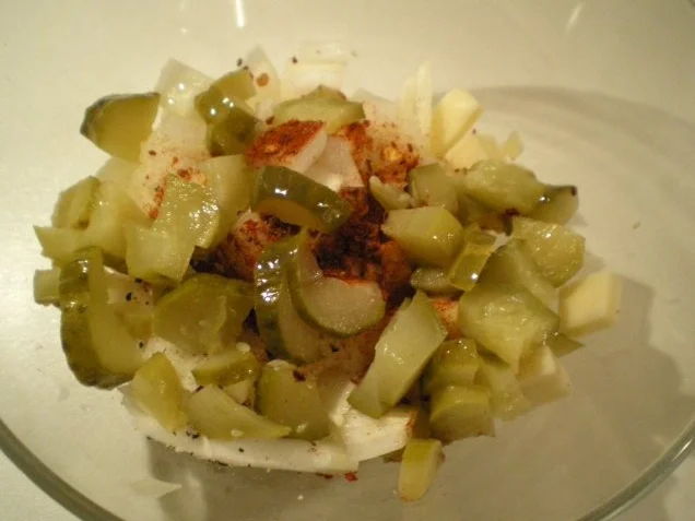 Rezept: Käsesalat mit Essiggurken und Kapern garantiert ohne Majo Bild Nr. 7 Käsesalat mit Essiggurken und Kapern garantiert ohne Majo - Rezept - Bild Nr. 7