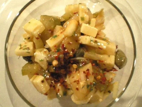 Rezept: Käsesalat mit Essiggurken und Kapern garantiert ohne Majo Bild Nr. 2 Käsesalat mit Essiggurken und Kapern garantiert ohne Majo - Rezept - Bild Nr. 2