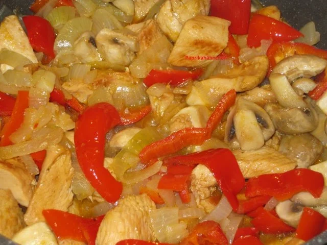 Rezept: Paprikahähnchen Bild Nr. 4 Paprikahähnchen - Rezept - Bild Nr. 4