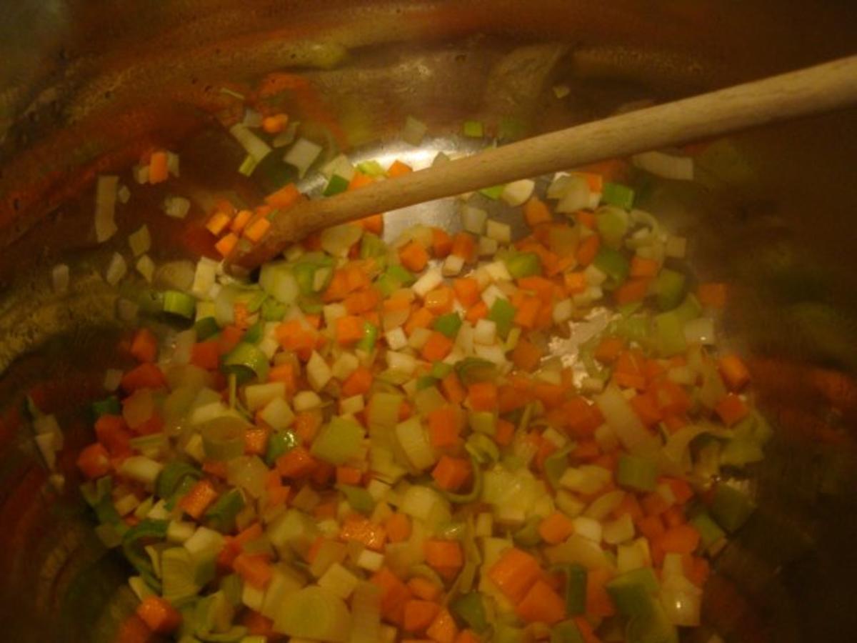 Kartoffel-Cremesuppe mit Knoblauch-Croutons - Rezept - Bild Nr. 3