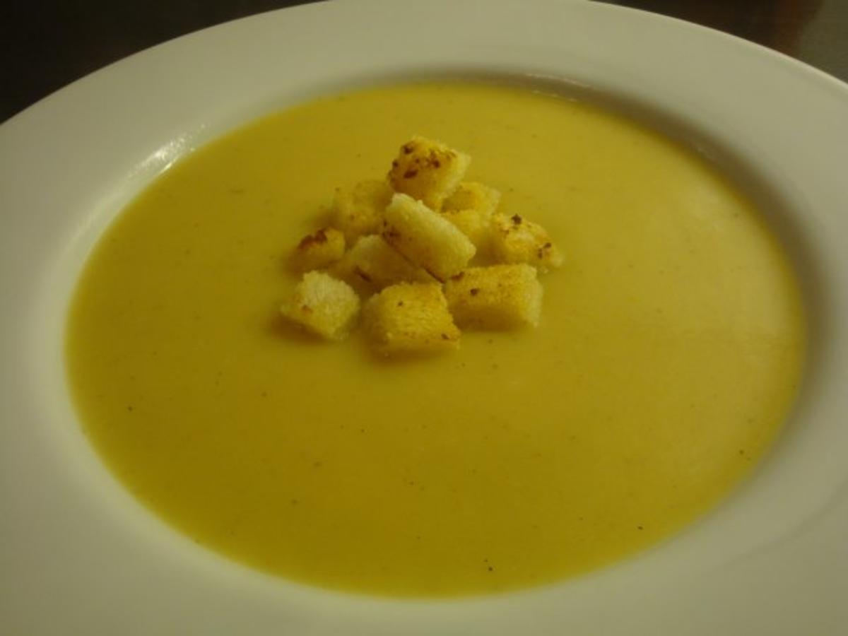 Kartoffel-Cremesuppe mit Knoblauch-Croutons - Rezept