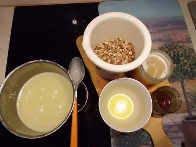 Rezept: Kuchen: Nuss-Karamellkuchen Bild Nr. 3 Kuchen: Nuss-Karamellkuchen - Rezept - Bild Nr. 3