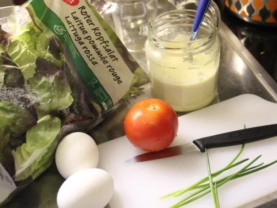 Rezept: Roter Kopfsalat an französischer Sauce für Gäste Bild Nr. 3 Roter Kopfsalat an französischer Sauce für Gäste - Rezept - Bild Nr. 3