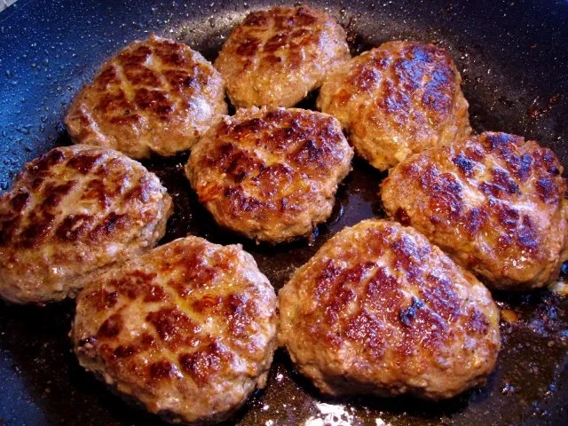 Rezept: Griechisch gewürzte Hackfleisch-Küchle mit typisch deutschem Kartoffelsalat ... Bild Nr. 4 Griechisch gewürzte Hackfleisch-Küchle mit typisch deutschem Kartoffelsalat ... - Rezept - Bild Nr. 4