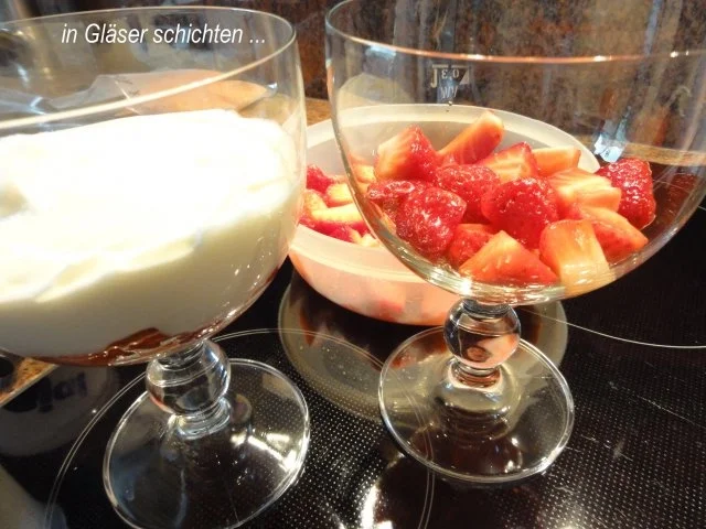 Rezept: Dessert: ERDBEER - SAHNE - JOGHURT Bild Nr. 8 Dessert: ERDBEER - SAHNE - JOGHURT - Rezept - Bild Nr. 8