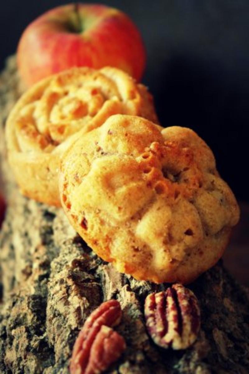 Süße Apfel-Buttermilch-Muffins mit gesalzenen Pekannüssen - Rezept ...