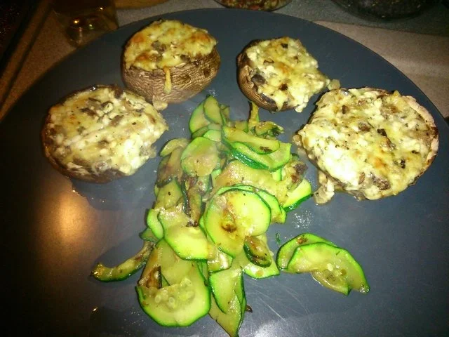 Gefüllte Champignons mit Schmorzucchini - Rezept - Bild Nr. 3