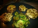 Rezept: Gefüllte Champignons mit Schmorzucchini Gefüllte Champignons mit Schmorzucchini - Rezept