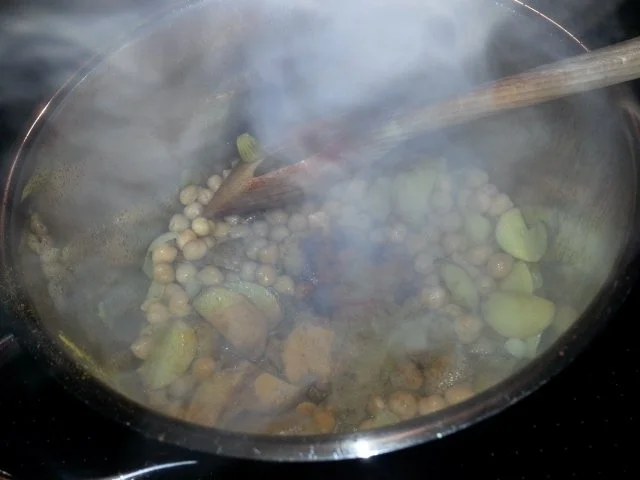 Kichererbsencremesuppe mit gebackenem Knoblauch - Rezept - Bild Nr. 3