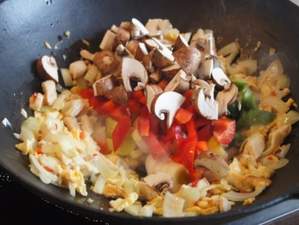 Rezept: Spaghettini-Wok mit Ei, Hähnchenbrustfilet und Gemüse Bild Nr. 7 Spaghettini-Wok mit Ei, Hähnchenbrustfilet und Gemüse - Rezept - Bild Nr. 7