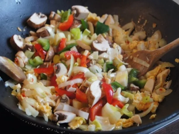 Rezept: Spaghettini-Wok mit Ei, Hähnchenbrustfilet und Gemüse Bild Nr. 8 Spaghettini-Wok mit Ei, Hähnchenbrustfilet und Gemüse - Rezept - Bild Nr. 8