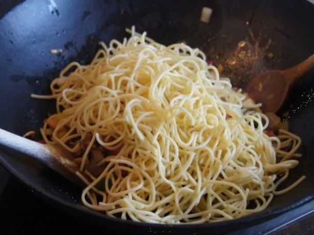 Rezept: Spaghettini-Wok mit Ei, Hähnchenbrustfilet und Gemüse Bild Nr. 10 Spaghettini-Wok mit Ei, Hähnchenbrustfilet und Gemüse - Rezept - Bild Nr. 10