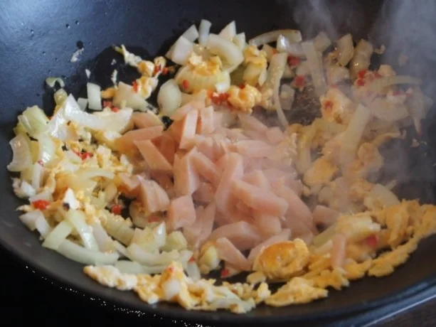 Rezept: Spaghettini-Wok mit Ei, Hähnchenbrustfilet und Gemüse Bild Nr. 6 Spaghettini-Wok mit Ei, Hähnchenbrustfilet und Gemüse - Rezept - Bild Nr. 6