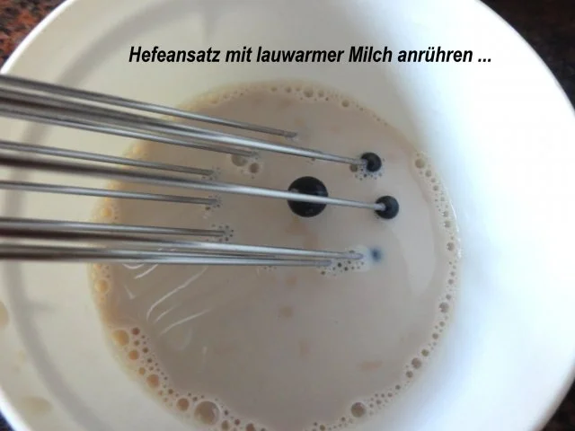 Rezept: Hefe: BUTTER - STREUSELKUCHEN Bild Nr. 2 Hefe: BUTTER - STREUSELKUCHEN - Rezept - Bild Nr. 2