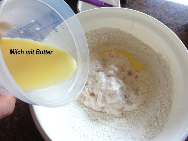 Rezept: Hefe: BUTTER - STREUSELKUCHEN Bild Nr. 4 Hefe: BUTTER - STREUSELKUCHEN - Rezept - Bild Nr. 4