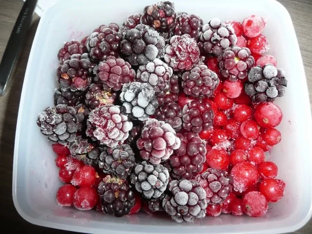 Schoko - Cupcakes mit Johannis - + Brombeere - Quark - Topping ! - Rezept - Bild Nr. 3