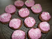 Schoko - Cupcakes mit Johannis - + Brombeere - Quark - Topping ! - Rezept