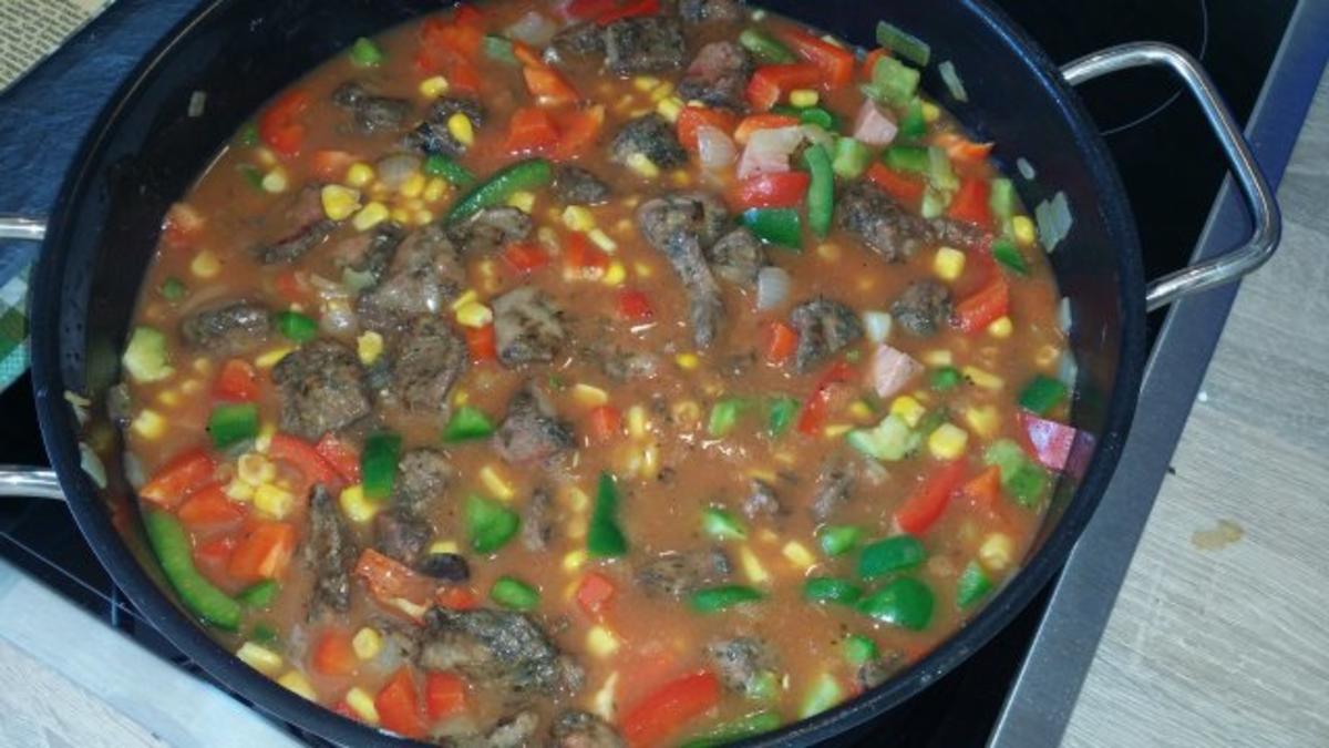 Lebergulasch mit Rinder- oder Schweineleber und Zwiebeln - Rezept mit ...