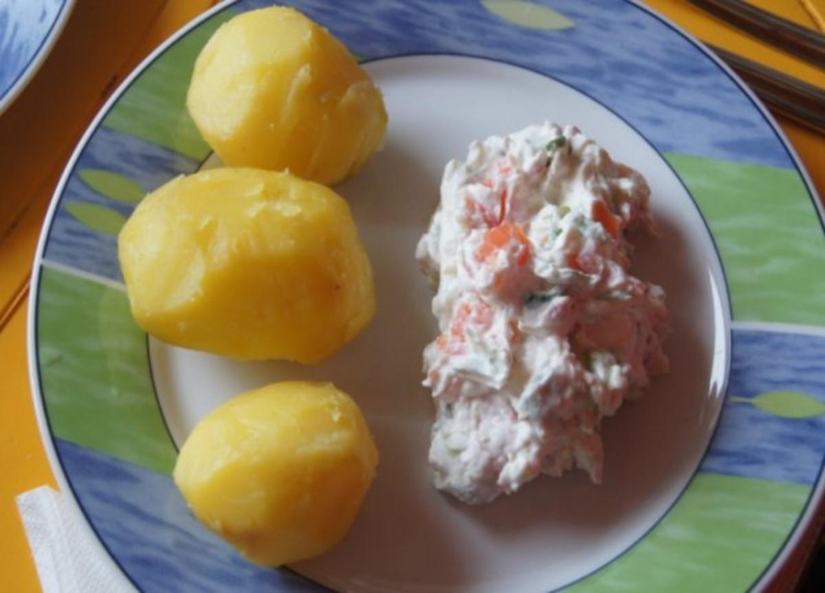 Pellkartoffeln mit Quark Dip und geräucherter Lachsforelle Rezept