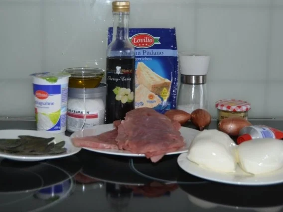 Rezept: Schweinerouladen mit Salbei-Mozzarella Füllung Bild Nr. 2 Schweinerouladen mit Salbei-Mozzarella Füllung - Rezept - Bild Nr. 2