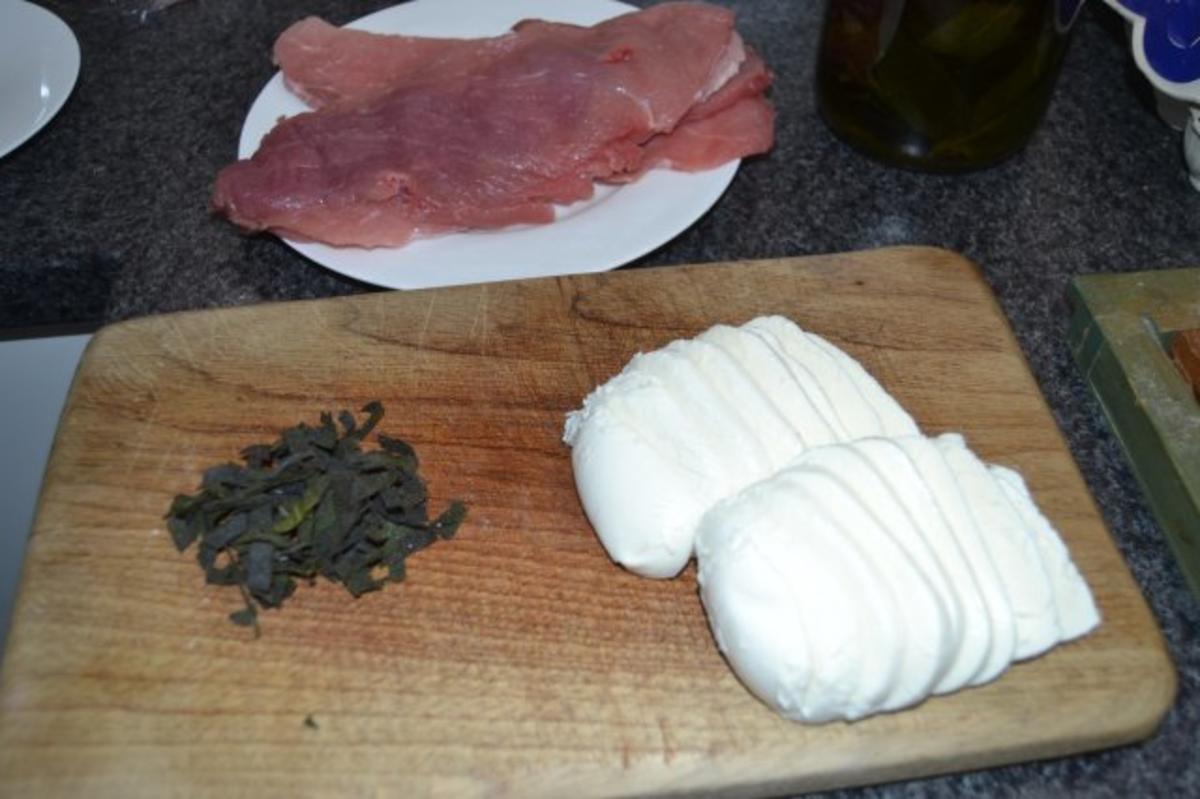 Schweinerouladen mit Salbei-Mozzarella Füllung - Rezept - Bild Nr. 3