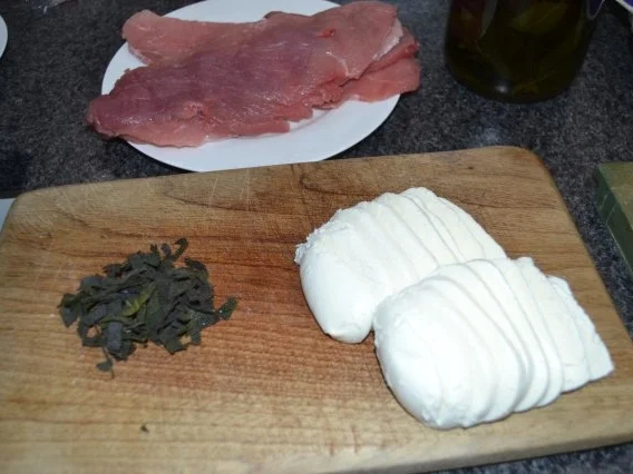 Rezept: Schweinerouladen mit Salbei-Mozzarella Füllung Bild Nr. 3 Schweinerouladen mit Salbei-Mozzarella Füllung - Rezept - Bild Nr. 3